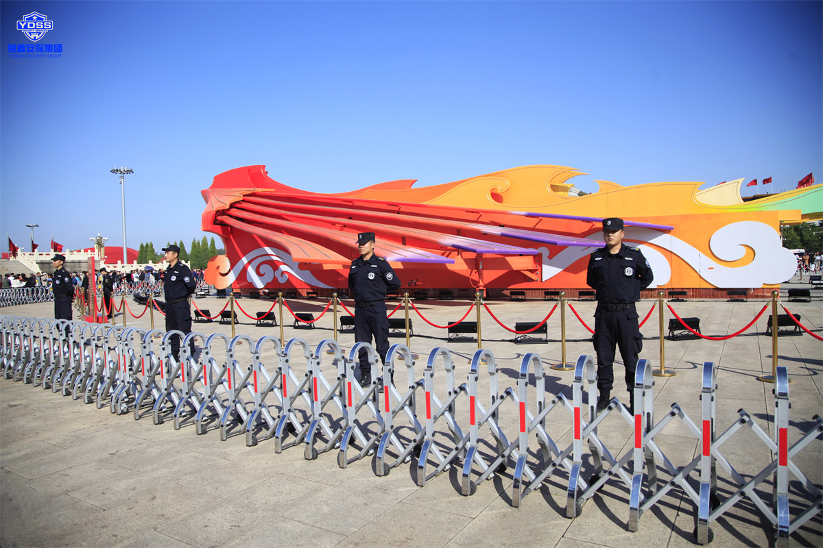 天安門廣場(chǎng)中華兒女彩車守護(hù)任務(wù).jpg