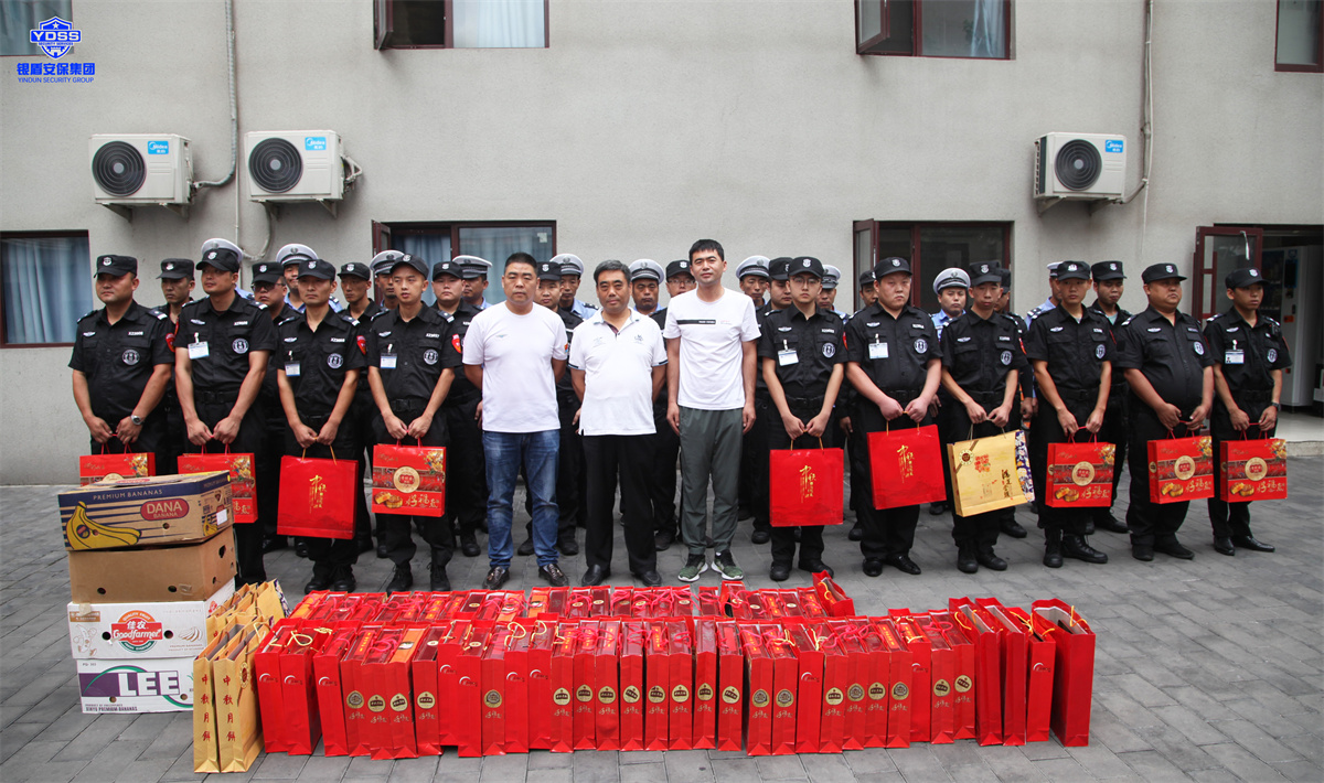 中秋正佳時(shí)，人月兩團(tuán)圓。為了讓廣大員工歡度佳節(jié)，弘揚(yáng)人文關(guān)懷。2019年9月12日上午，公司副總經(jīng)理張茂海帶領(lǐng)后勤保障部及工會(huì)，慰問了中國歷史研究院、北京奧運(yùn)博物館、北京西站等一線員工，并為每位員工現(xiàn)場派發(fā)了月餅及水果，體現(xiàn)了公司對員工的真情關(guān)懷。.jpg