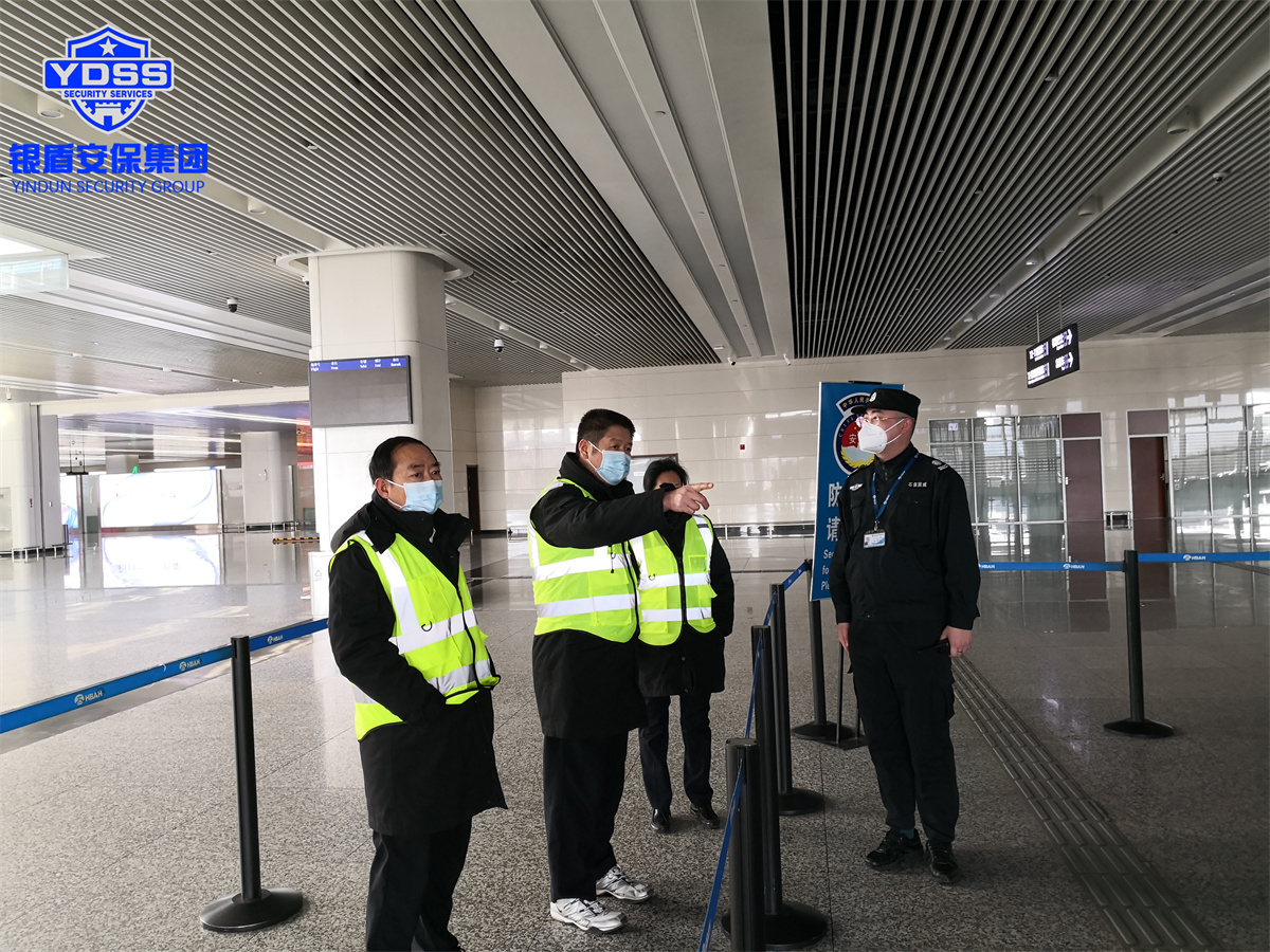 航空護衛(wèi)部領(lǐng)導(dǎo)對Ｔ２檢爆崗位進行檢查指導(dǎo).jpg
