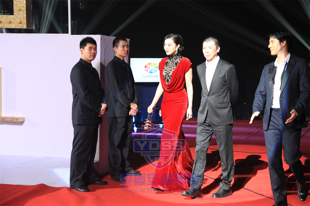 銀盾保安公司特勤人員為中國(guó)著名電影導(dǎo)演、編劇、演員提供安全隨衛(wèi)服務(wù)