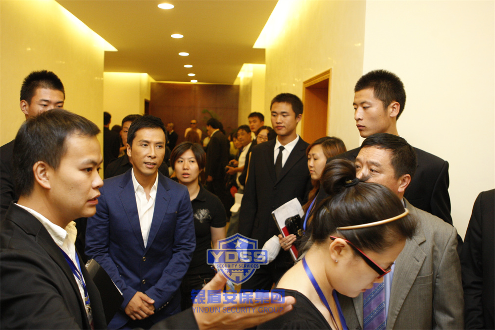 北京銀盾保安服務(wù)公司特勤人員為中國香港著名影視演員、導(dǎo)演提供安全隨衛(wèi)服務(wù)