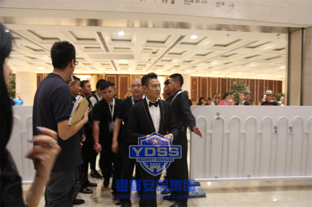 北京銀盾安保特勤隊員為名人提供安保護衛(wèi)服務(wù)