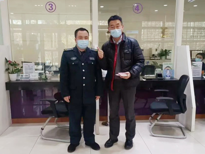 拾金不昧風(fēng)格高、服務(wù)周到品德好