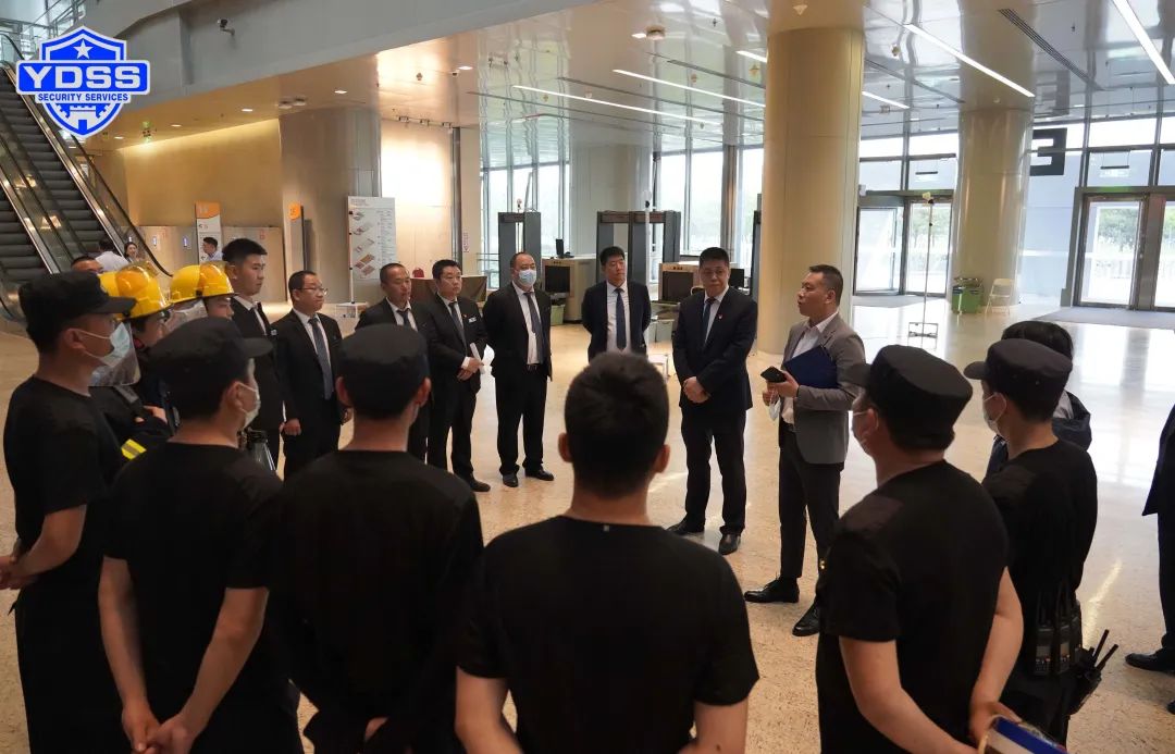 北京銀盾保安服務(wù)公司駐國家會(huì)議中心保安隊(duì)組織開展反恐消防應(yīng)急演練活動(dòng)