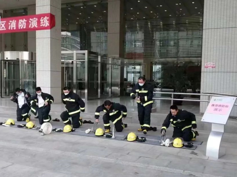 【提高安全意識(shí)、確保安全穩(wěn)定】銀盾保安組織開展消防處突演練