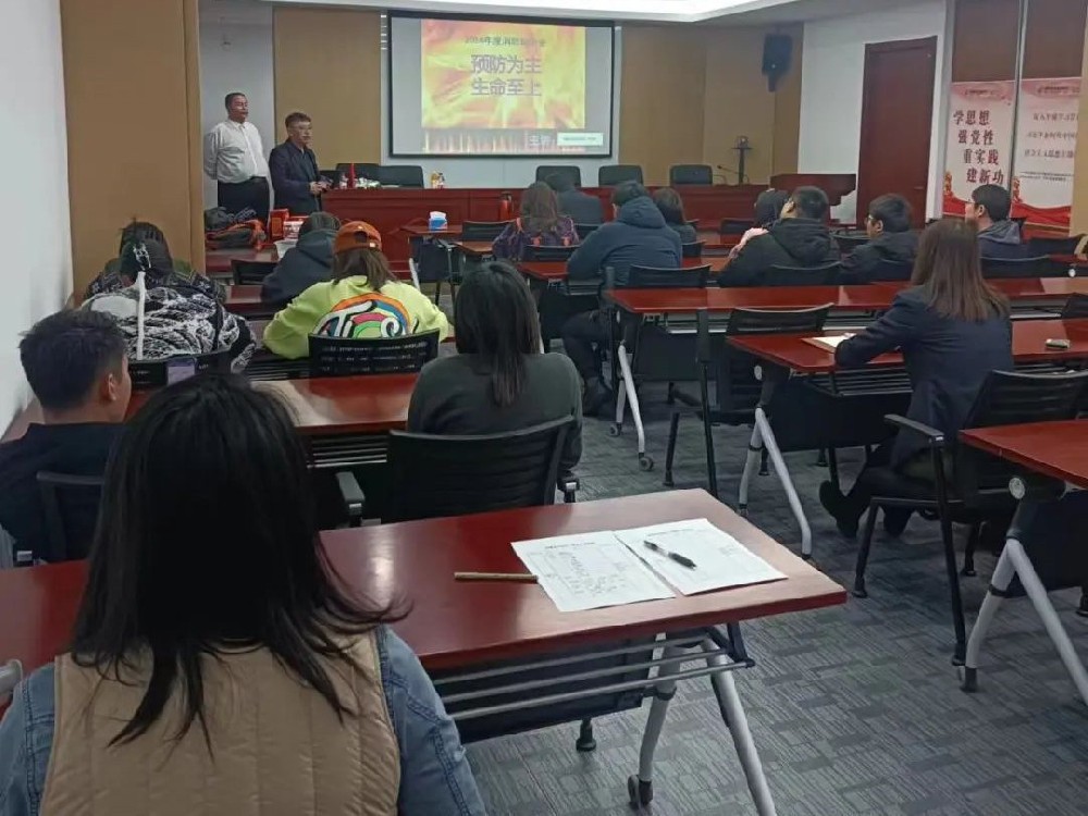 銀盾保安駐郵政儲蓄銀行西城支行保安隊開展消防應(yīng)急演練